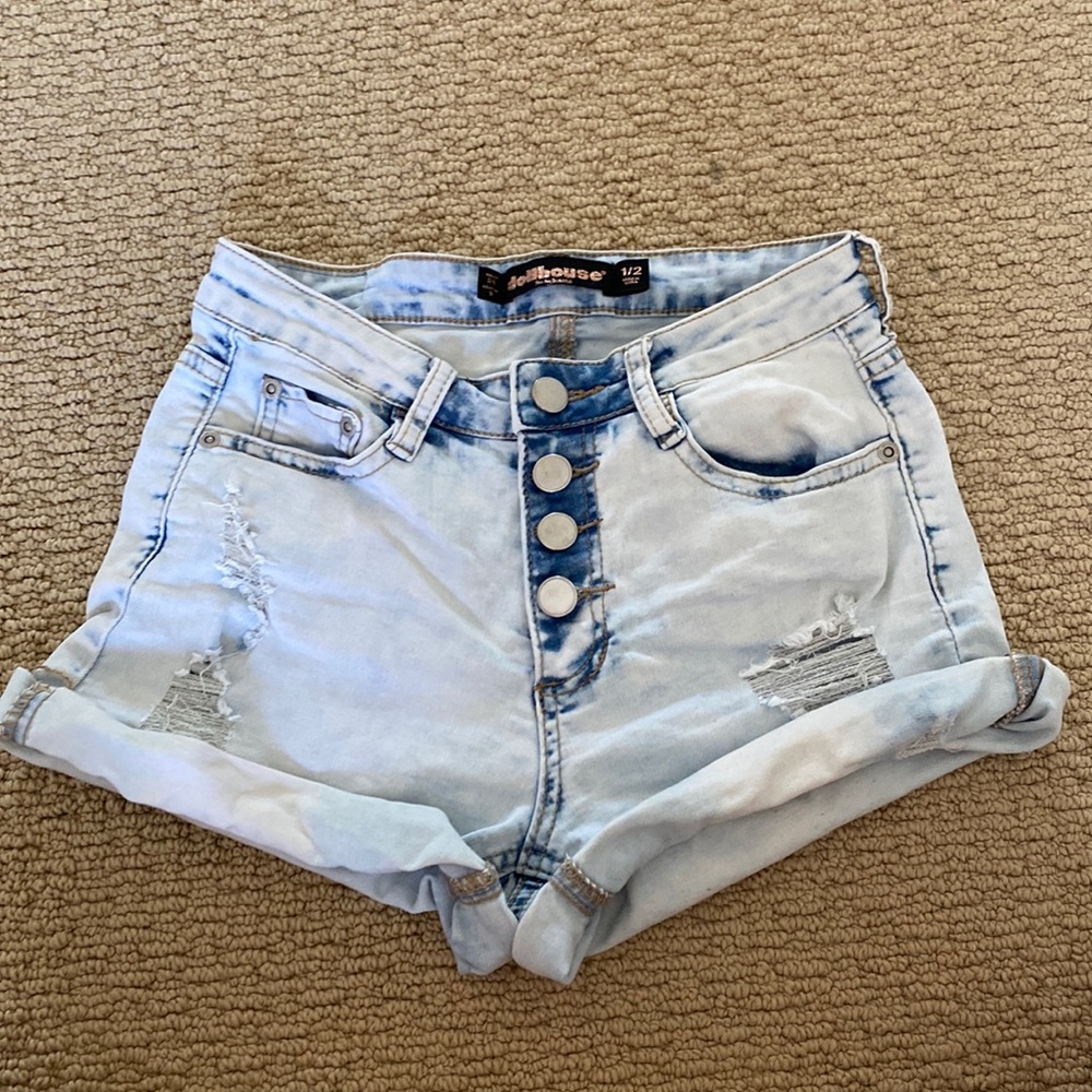 Dollhouse light wash jean shorts